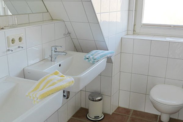 F8-04-Badezimmer_2_03.jpg